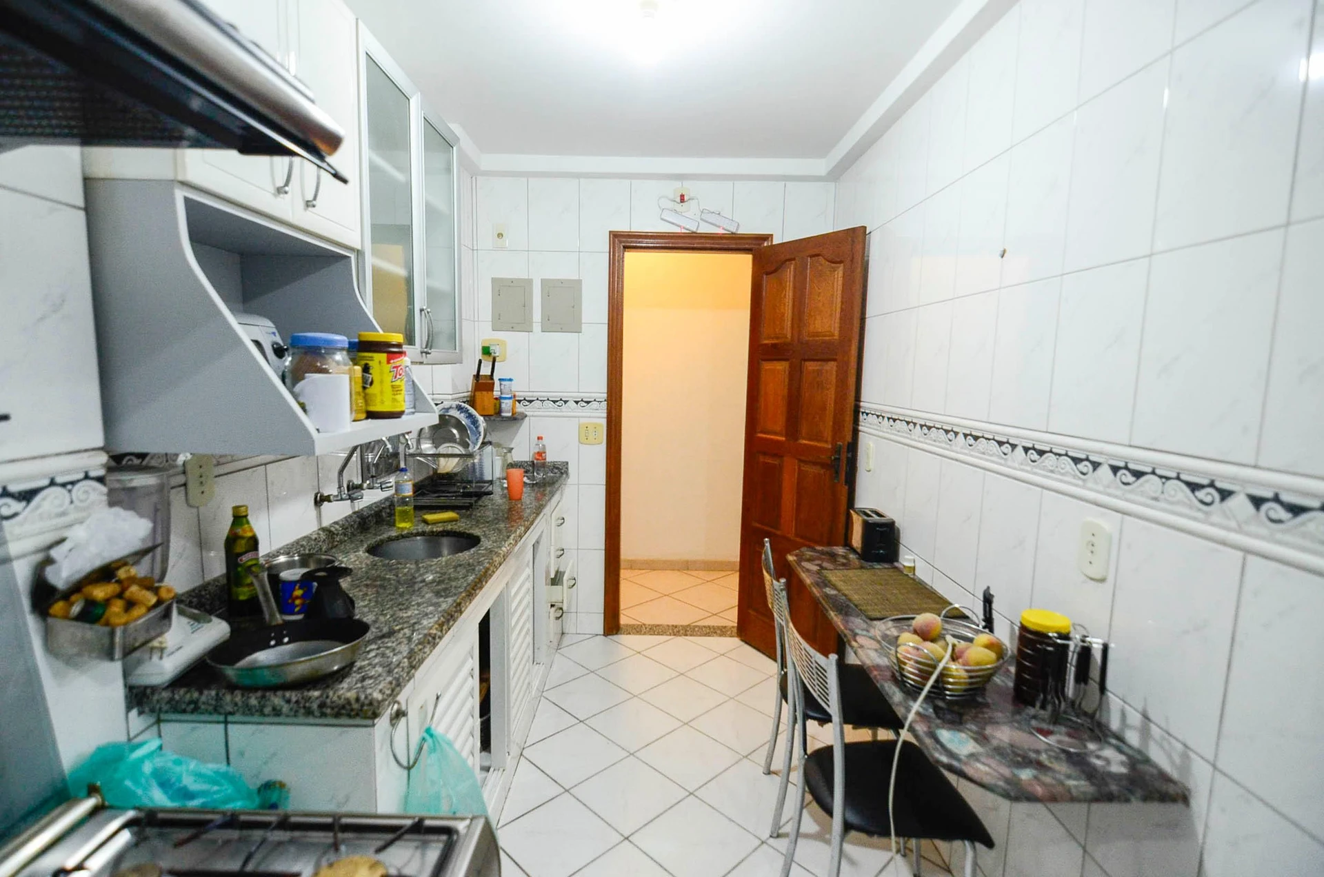 Furnished 2-bedroom apartment with a gas stove — photo 9