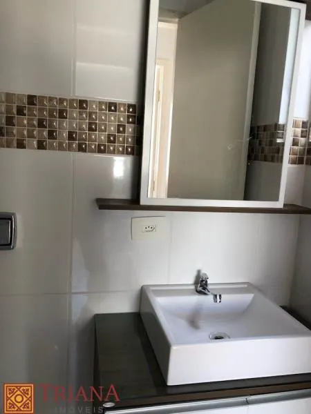 44 m² apartment with 2 bedrooms and a glass shower — photo 4