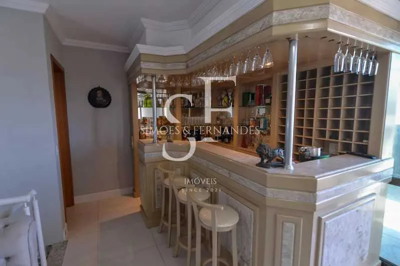Apartment with 4 bedrooms, balcony and terrace — photo 23