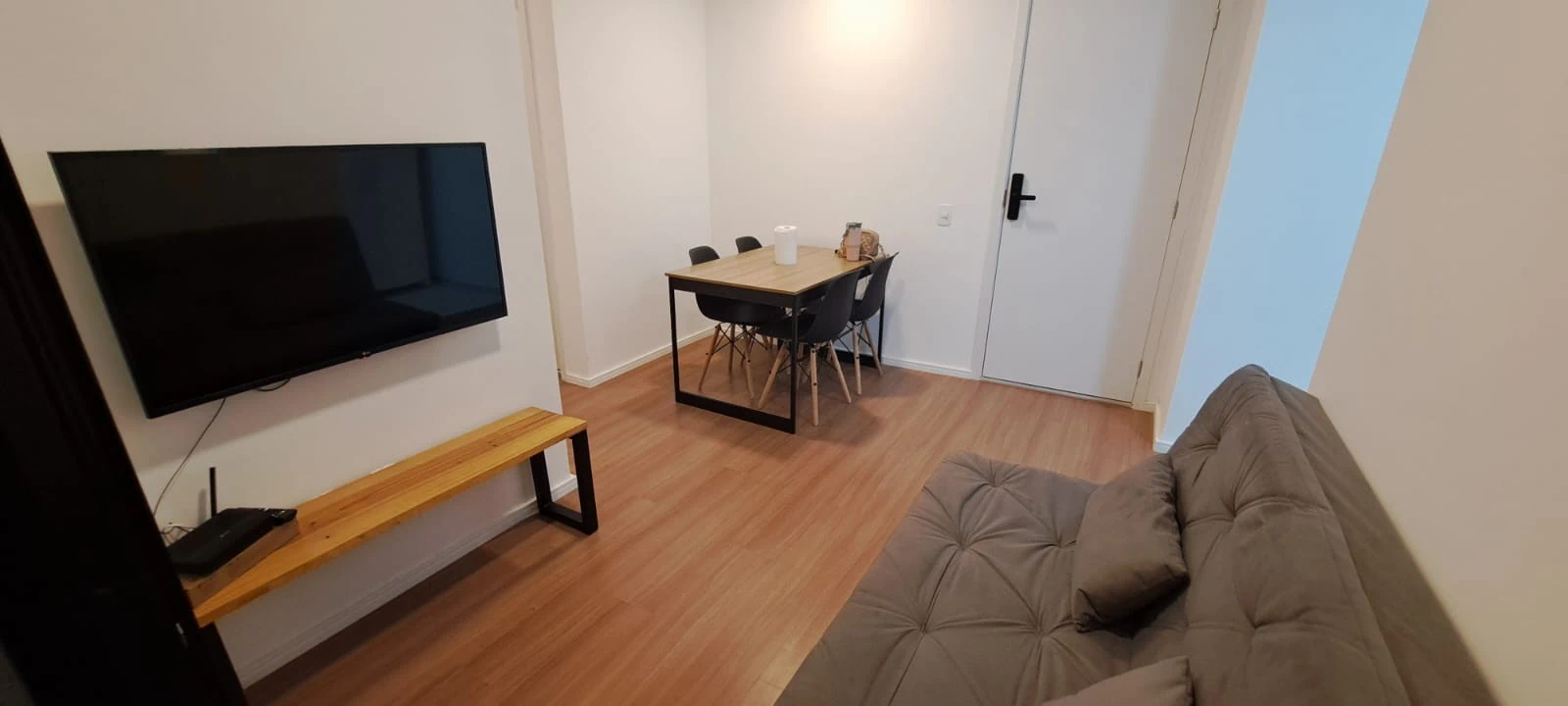 2-bedroom apartment with wood or laminate floors — photo 5