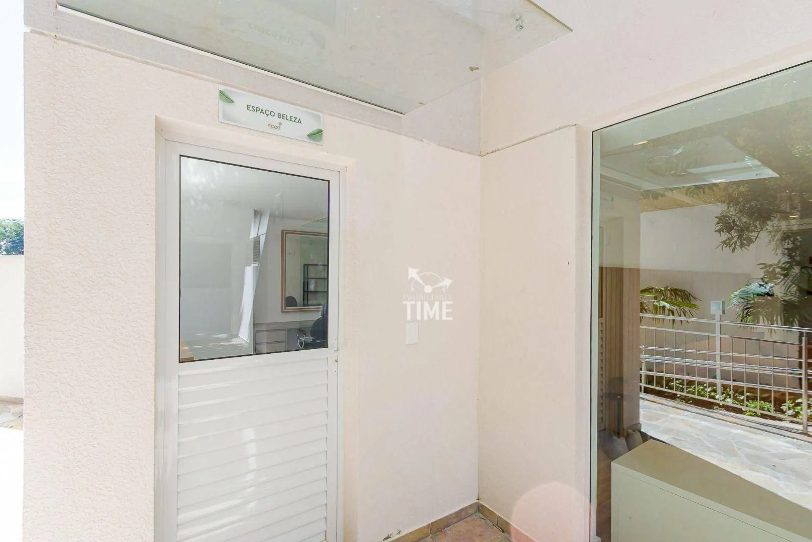 Balcony with a grill in a 3-bedroom apartment, 107 m² — photo 53
