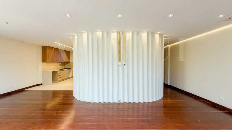 Floor-to-ceiling windows in a 3-bedroom apartment, 170 m² — photo 14