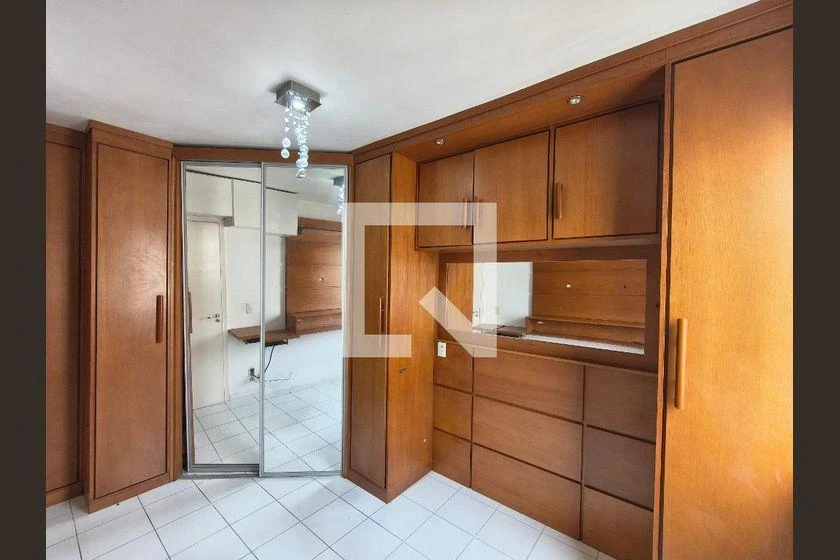 2-bedroom apartment in a building with a gym — photo 17