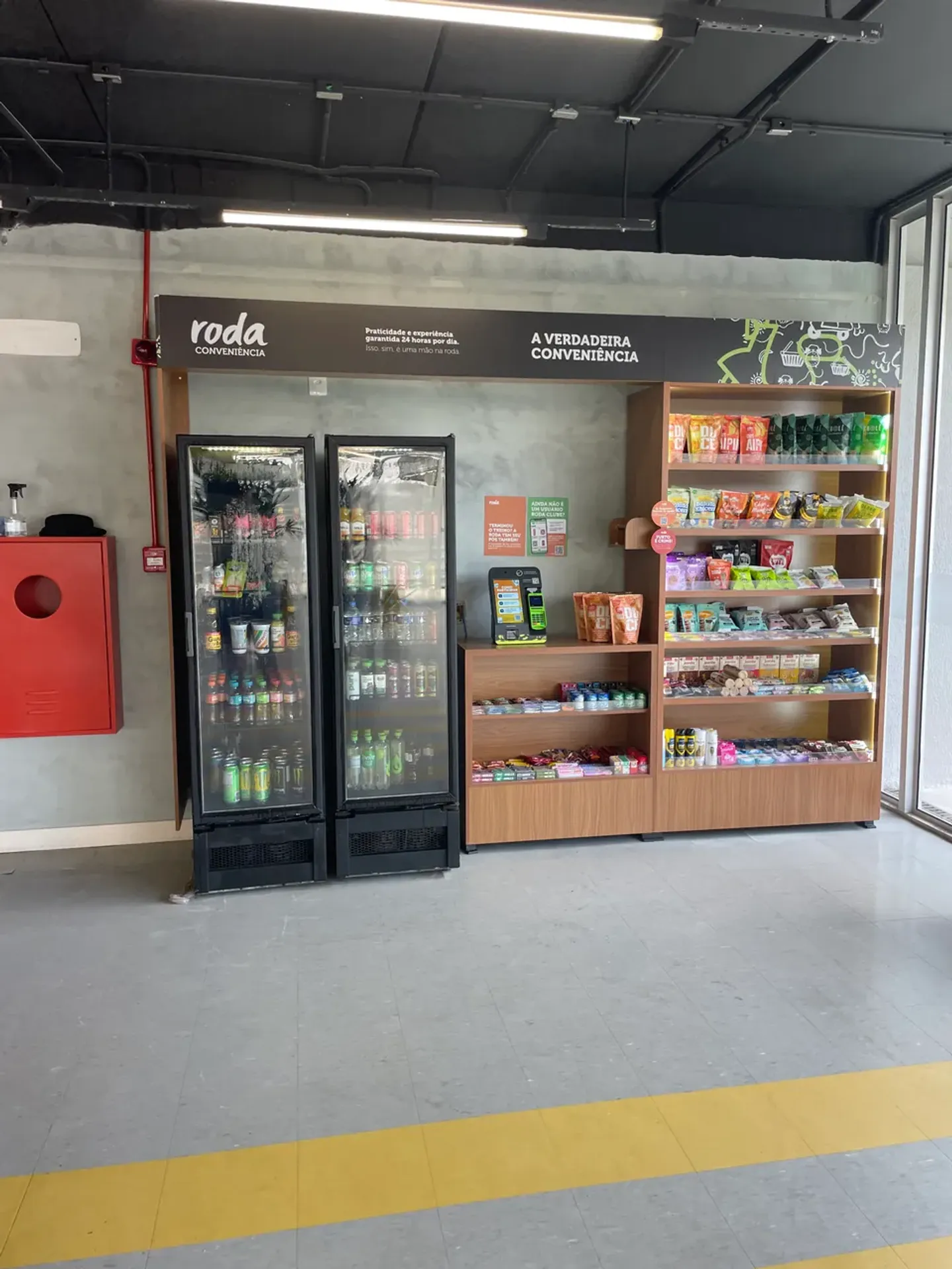 Apartamento de 2 quartos com piso de madeira ou laminado — photo 7