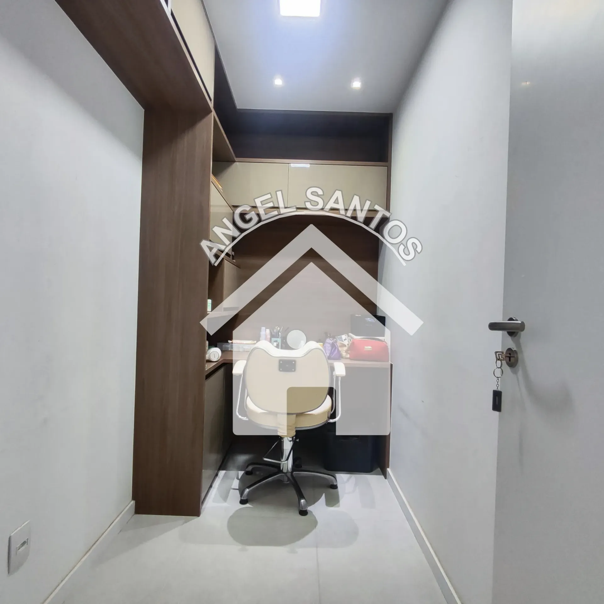Furnished 2-bedroom apartment with a balcony — photo 14