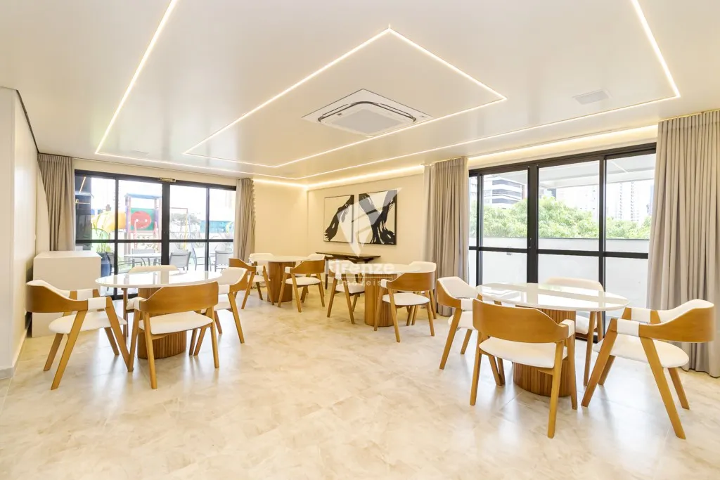 Apartamento mobiliado com cozinha integrada e varanda fechada — photo 53