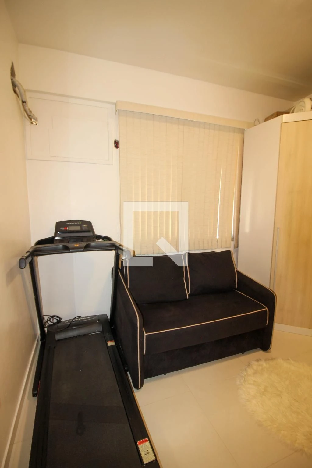 3-bedroom unfurnished apartment with laundry area — photo 9