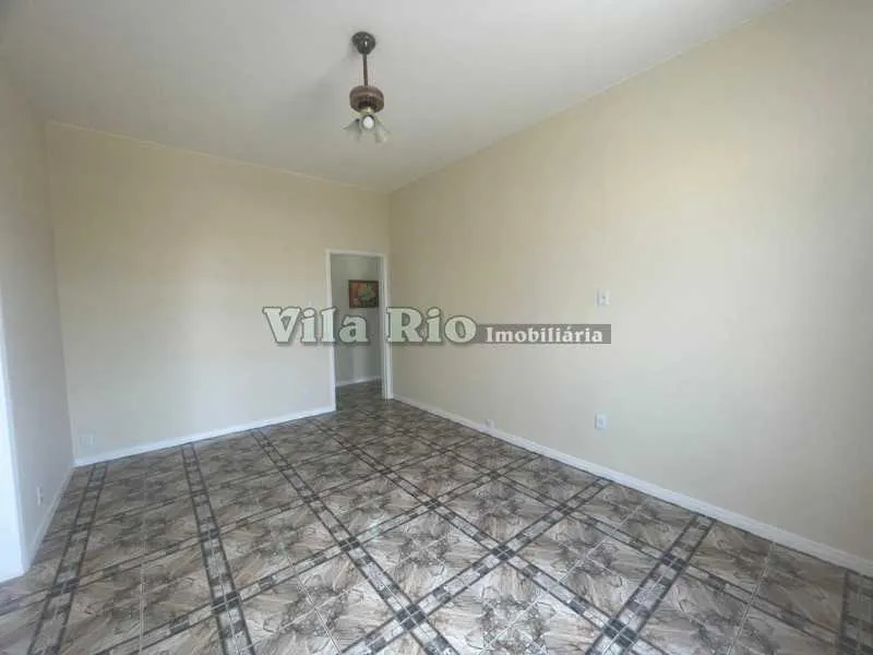 Apartamento sem mobília com 3 quartos e banheiro com box de vidro — photo 12