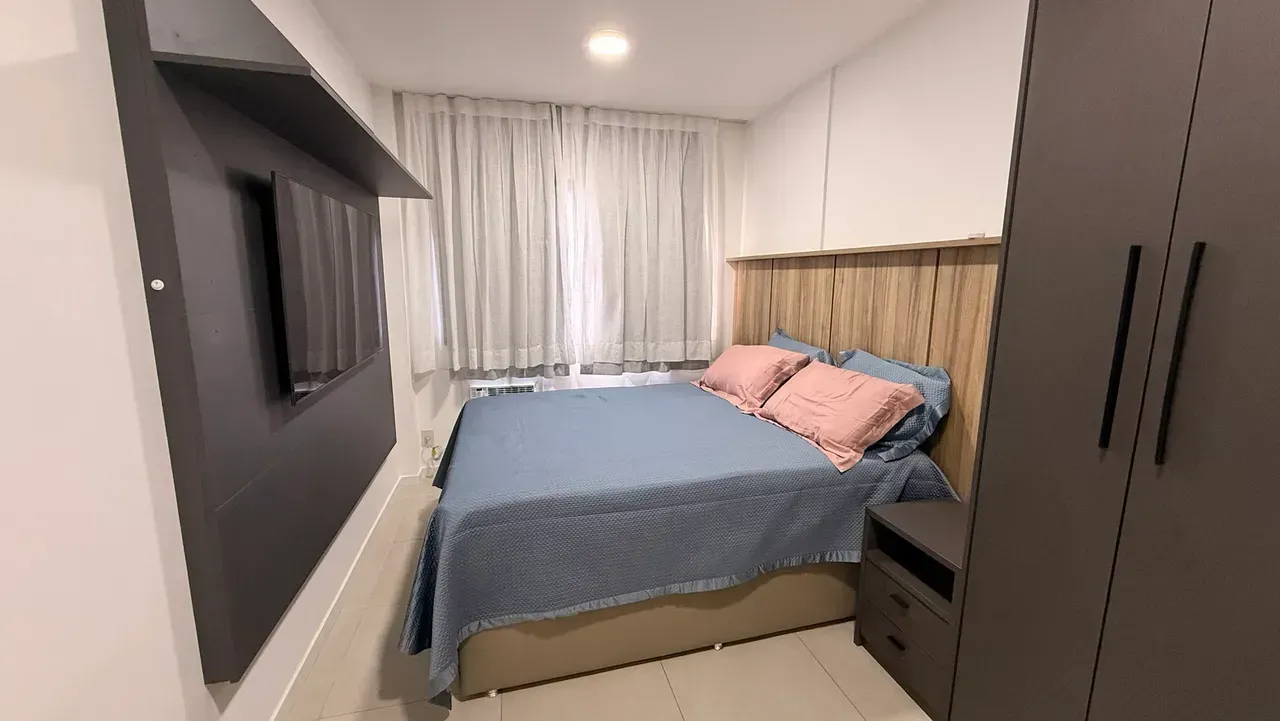 Furnished 2-bedroom, 2-bath apartment with 1 parking spot — photo 3