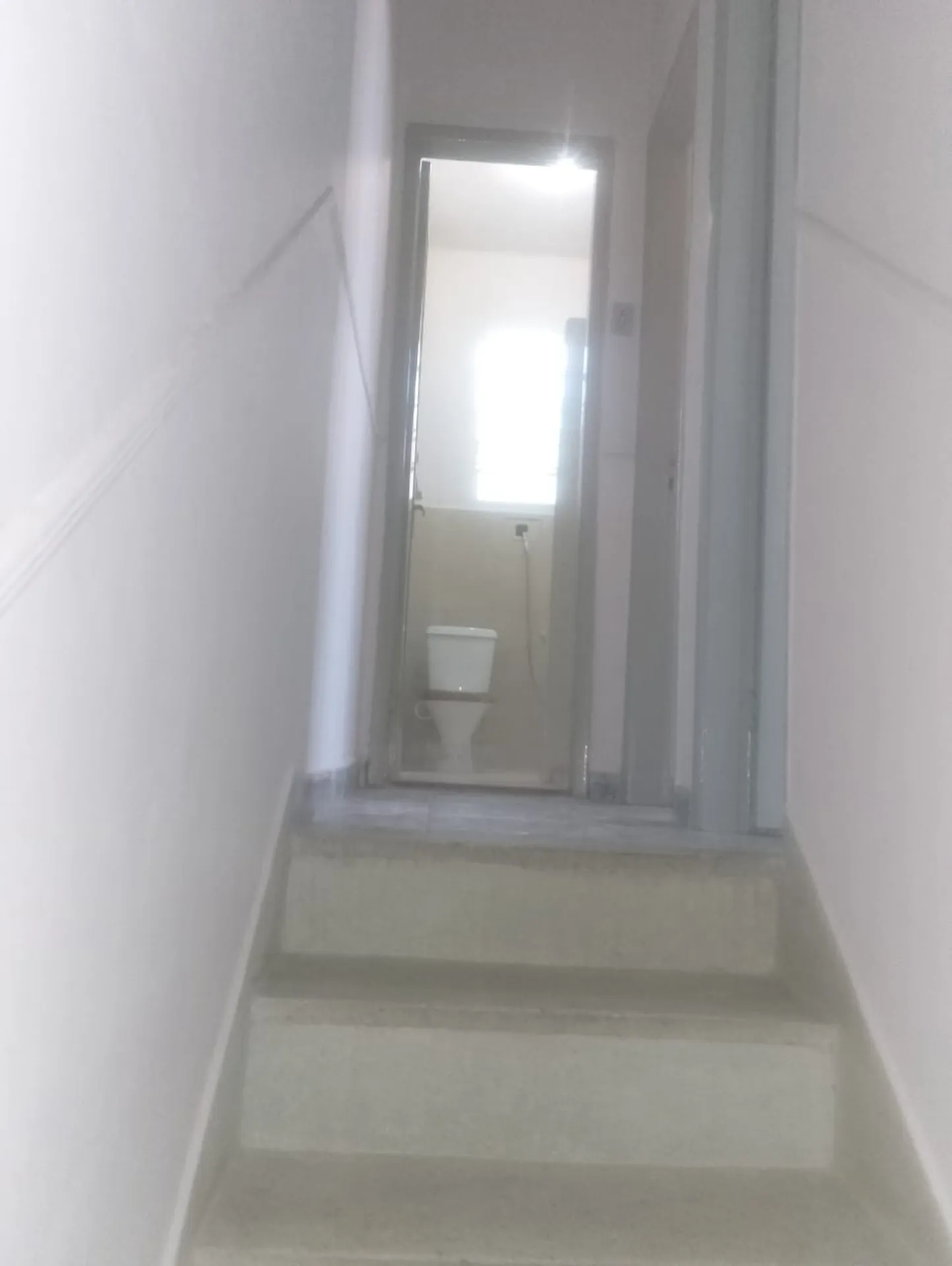Casa sem mobília com 2 quartos e cozinha separada — photo 30