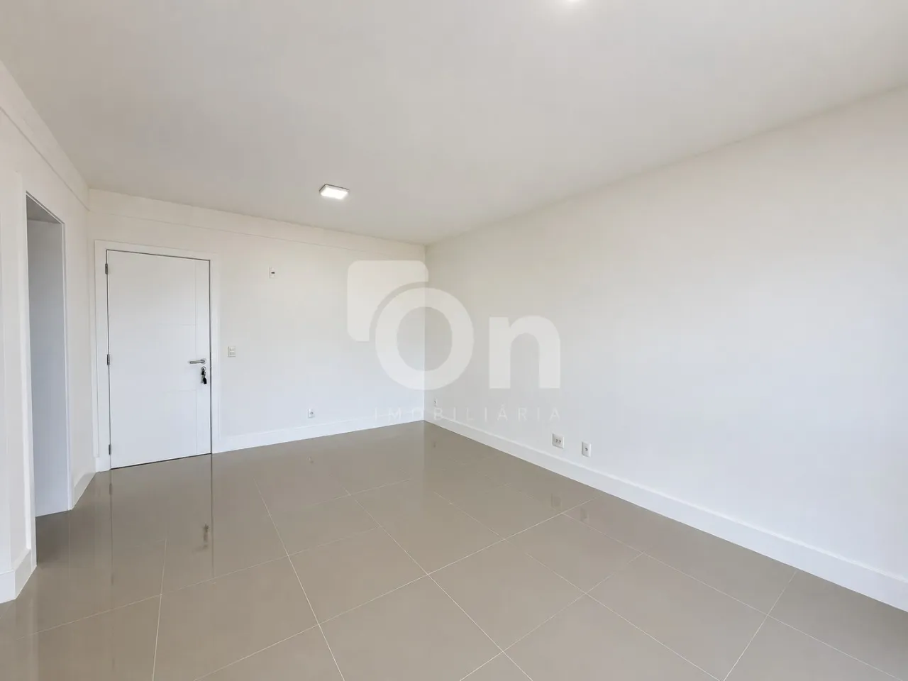 3-bedroom apartment in a building with a gym — photo 31