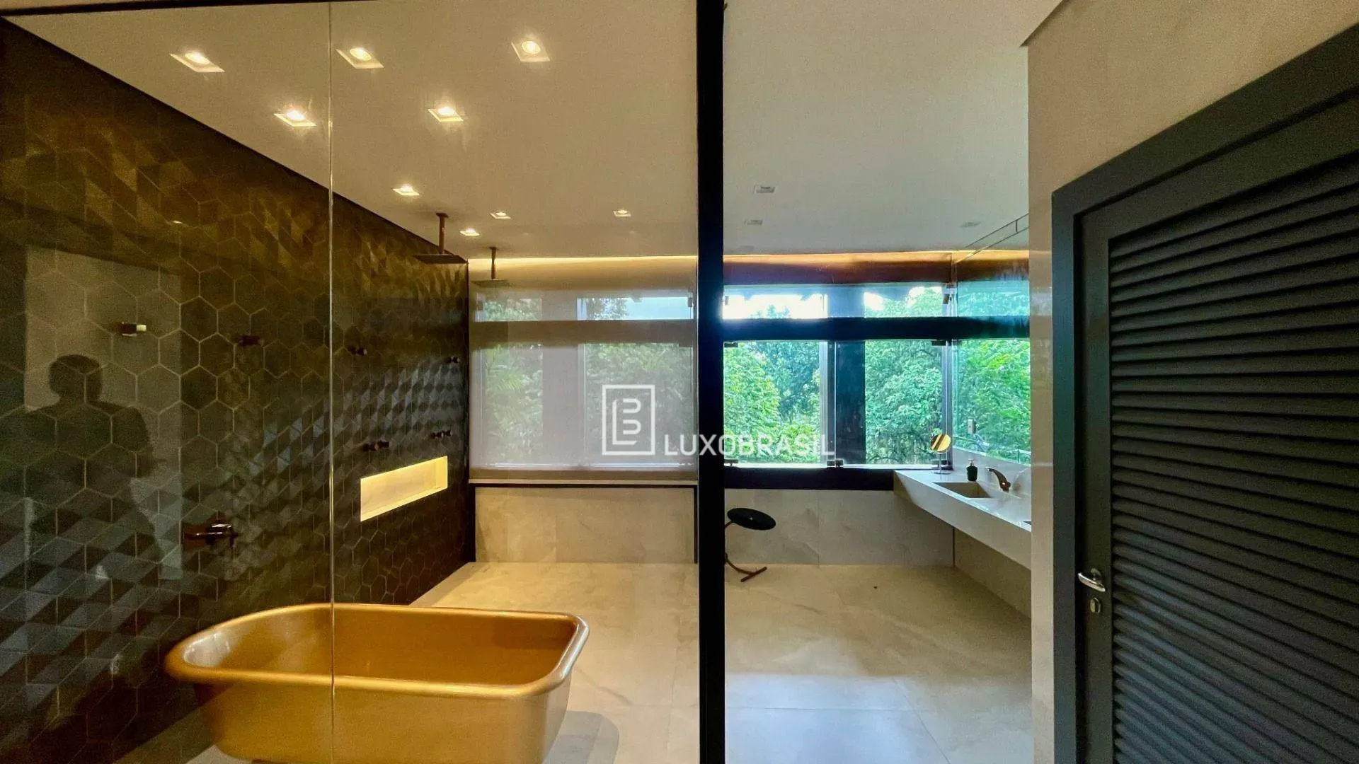 Furnished house with 9 en-suite bedrooms and 12 baths — photo 21