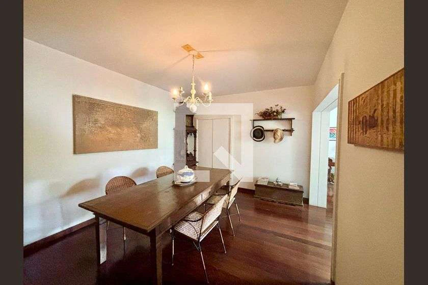 Apartment with 4 bedrooms and an en-suite bathroom — photo 6