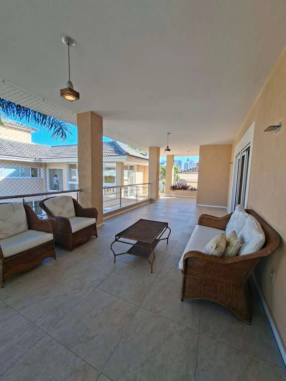 Furnished 1200 m² house with 5 suites and 7 bathrooms — photo 15