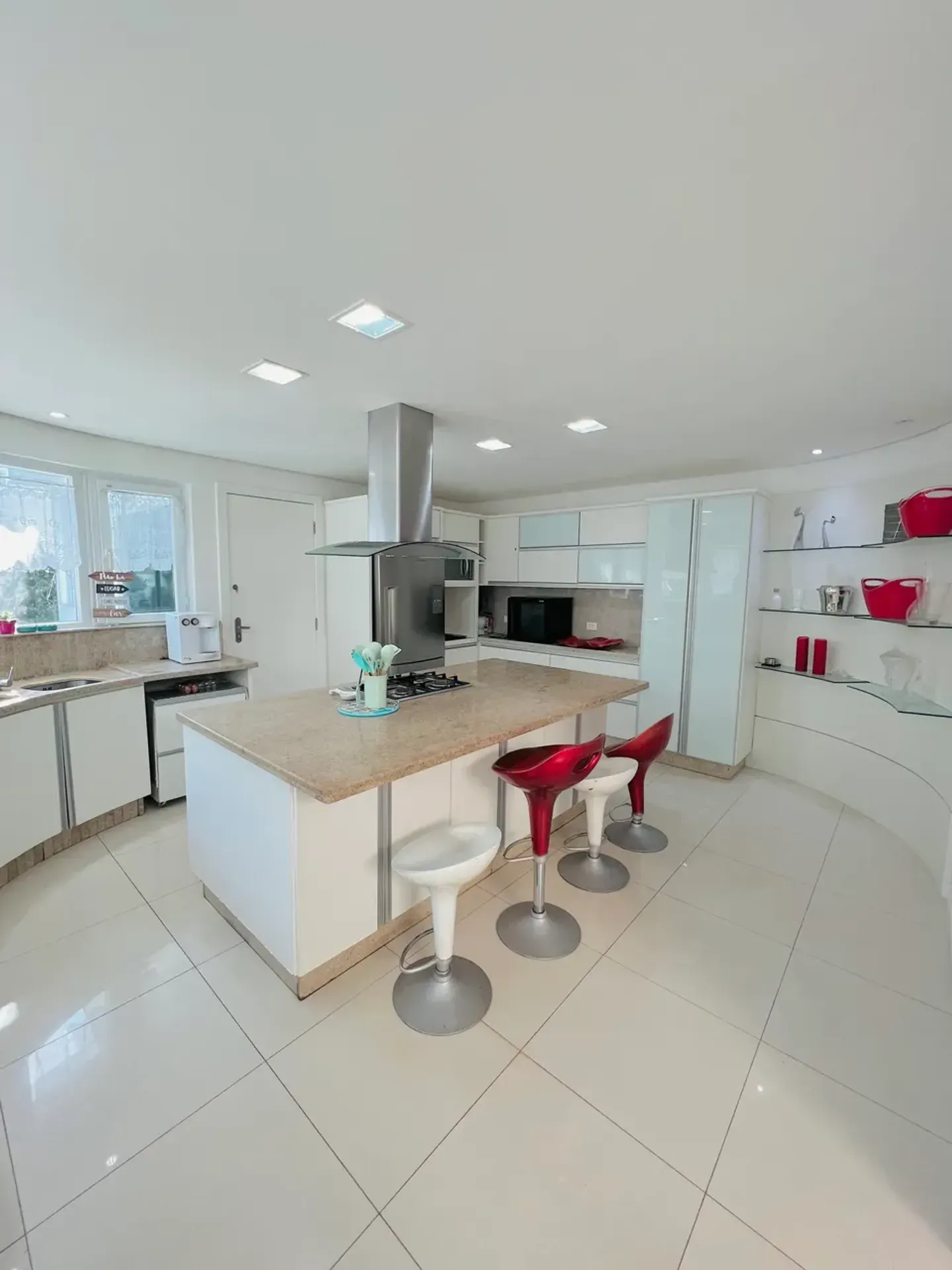 Furnished house with 7 bedrooms and open kitchen — photo 45