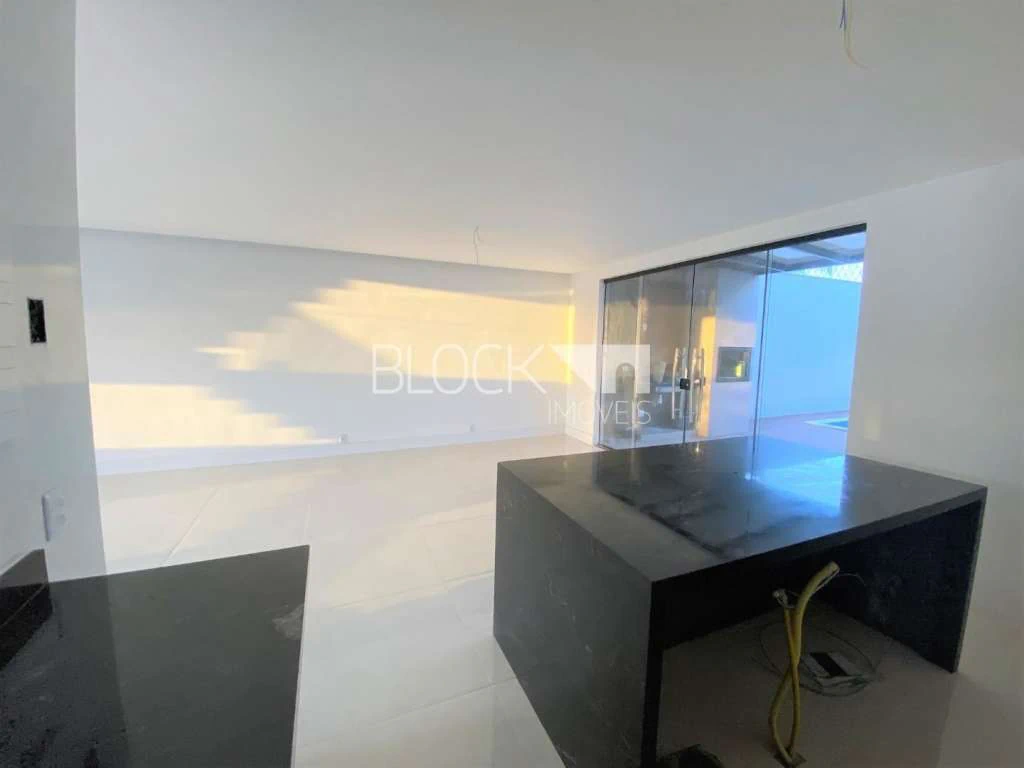 335 m² unfurnished house with 3 en-suite bedrooms — photo 12