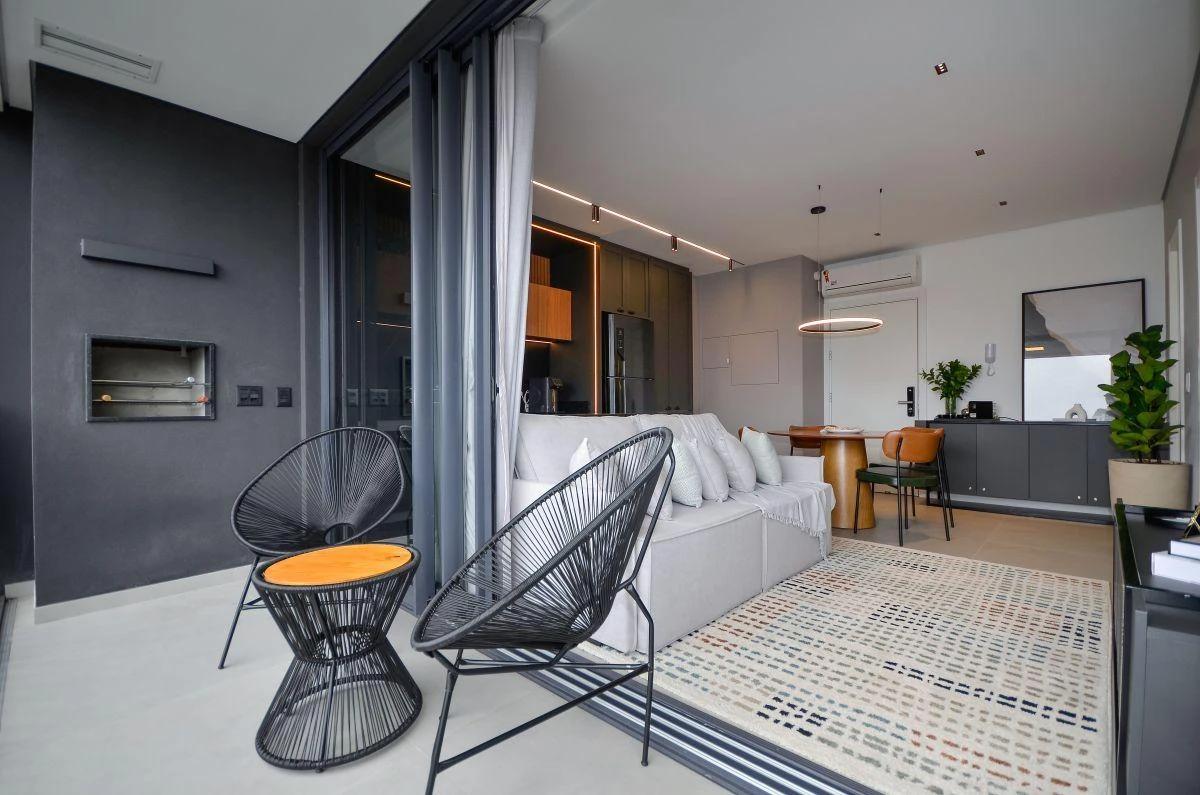 Furnished 1-bedroom apartment with balcony and grill