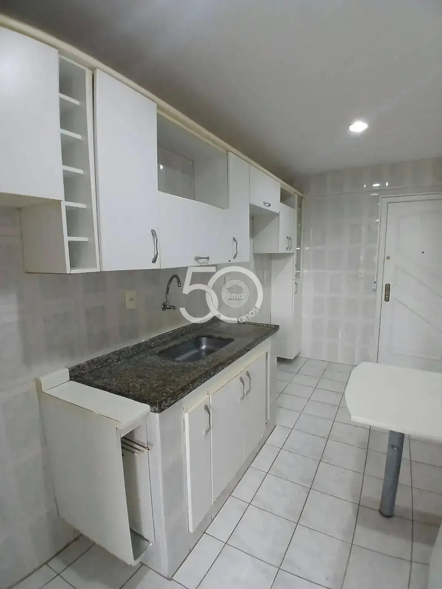 98 m² apartment with 3 bedrooms and 2 garage spaces — photo 39