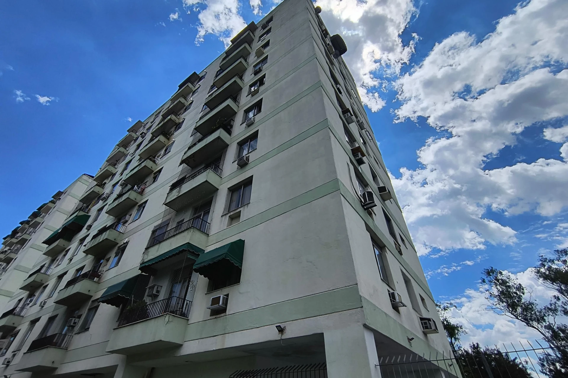 Furnished 2-bedroom apartment with a balcony — photo 51