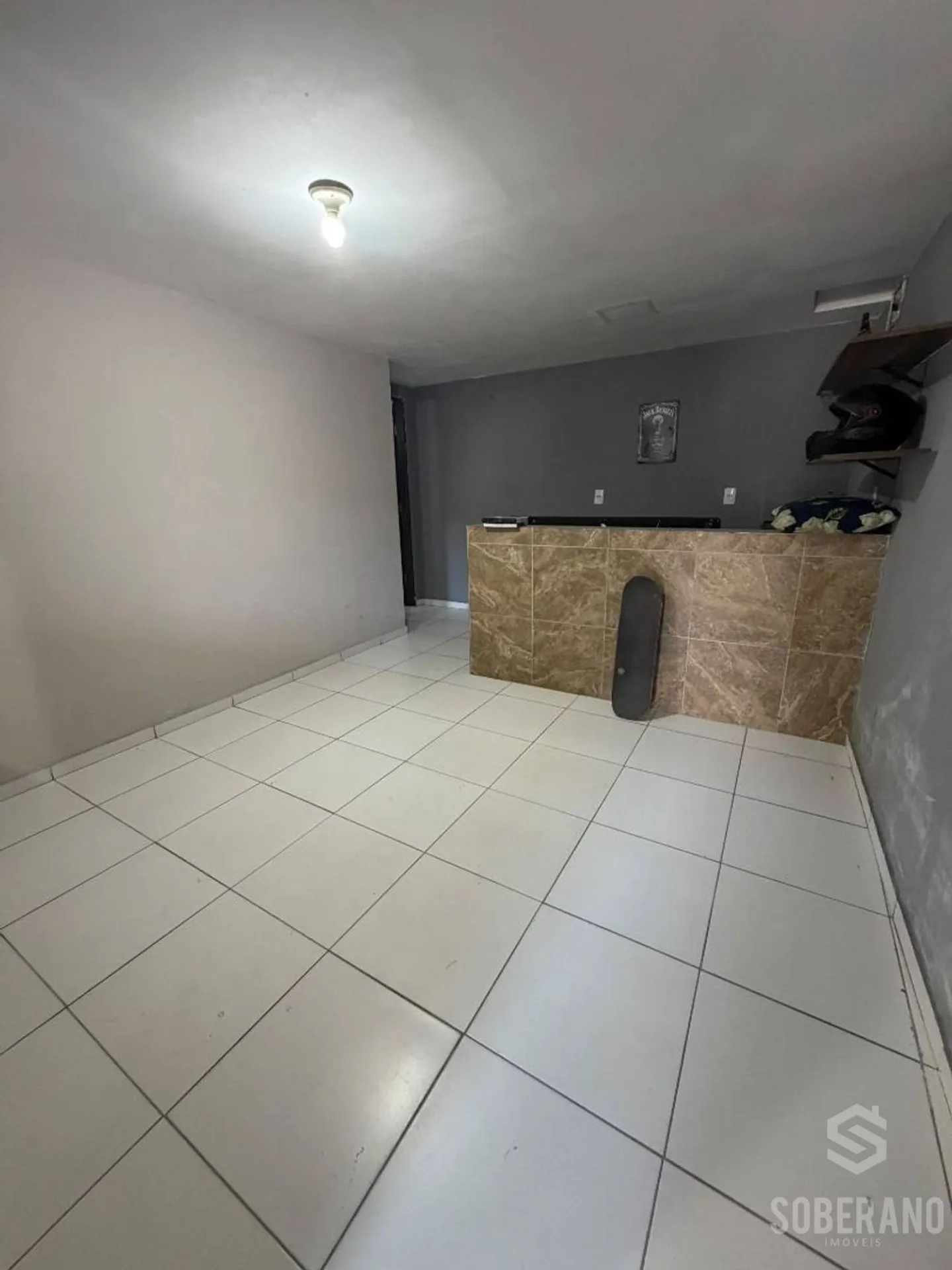 Balcony with a grill in a 6-bedroom house, 360 m² — photo 11