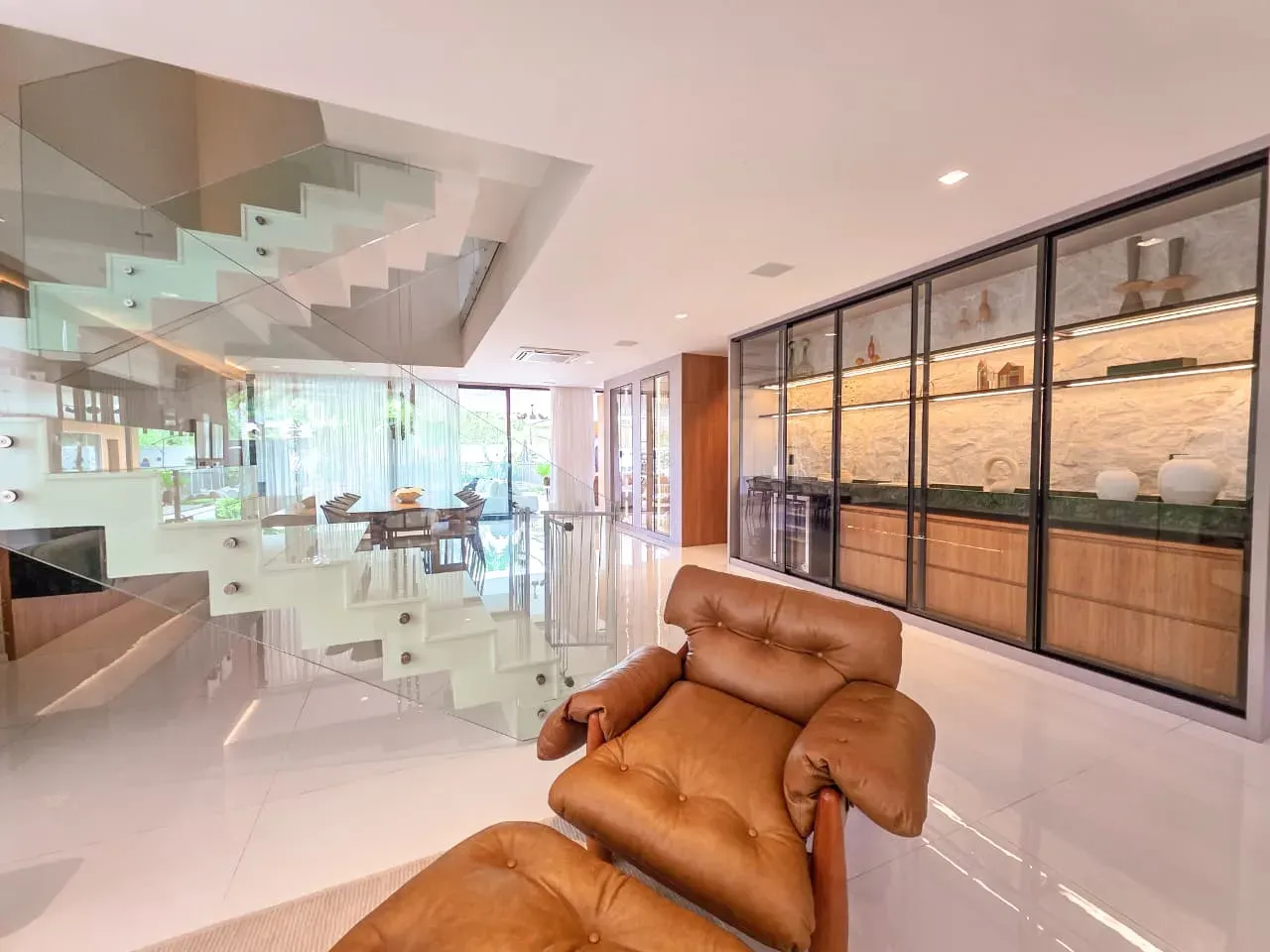 Furnished house, 920 m², with a bathtub — photo 28