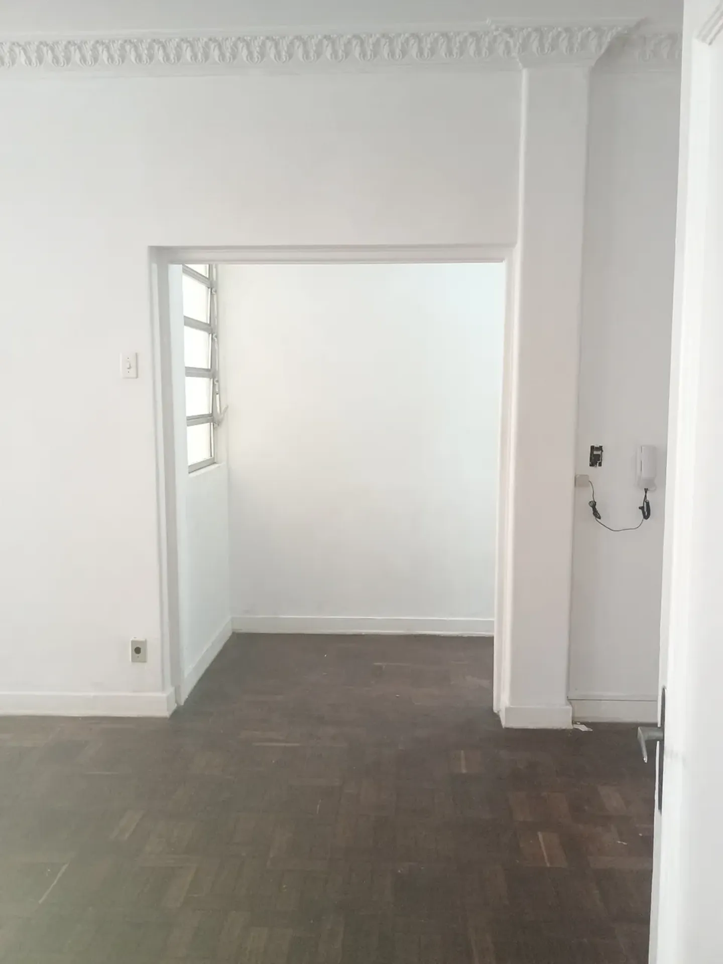 Apartment on the 6th floor with wood or laminate floors — photo 8