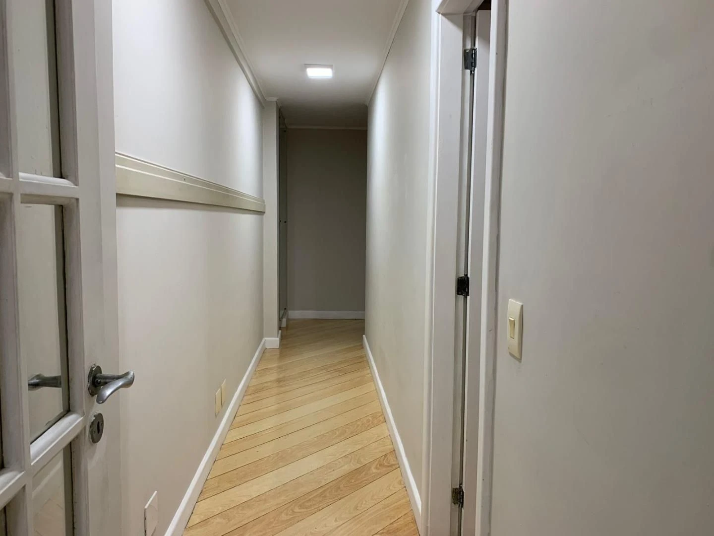 Apartamento com 4 quartos e varanda, cozinha fechada
