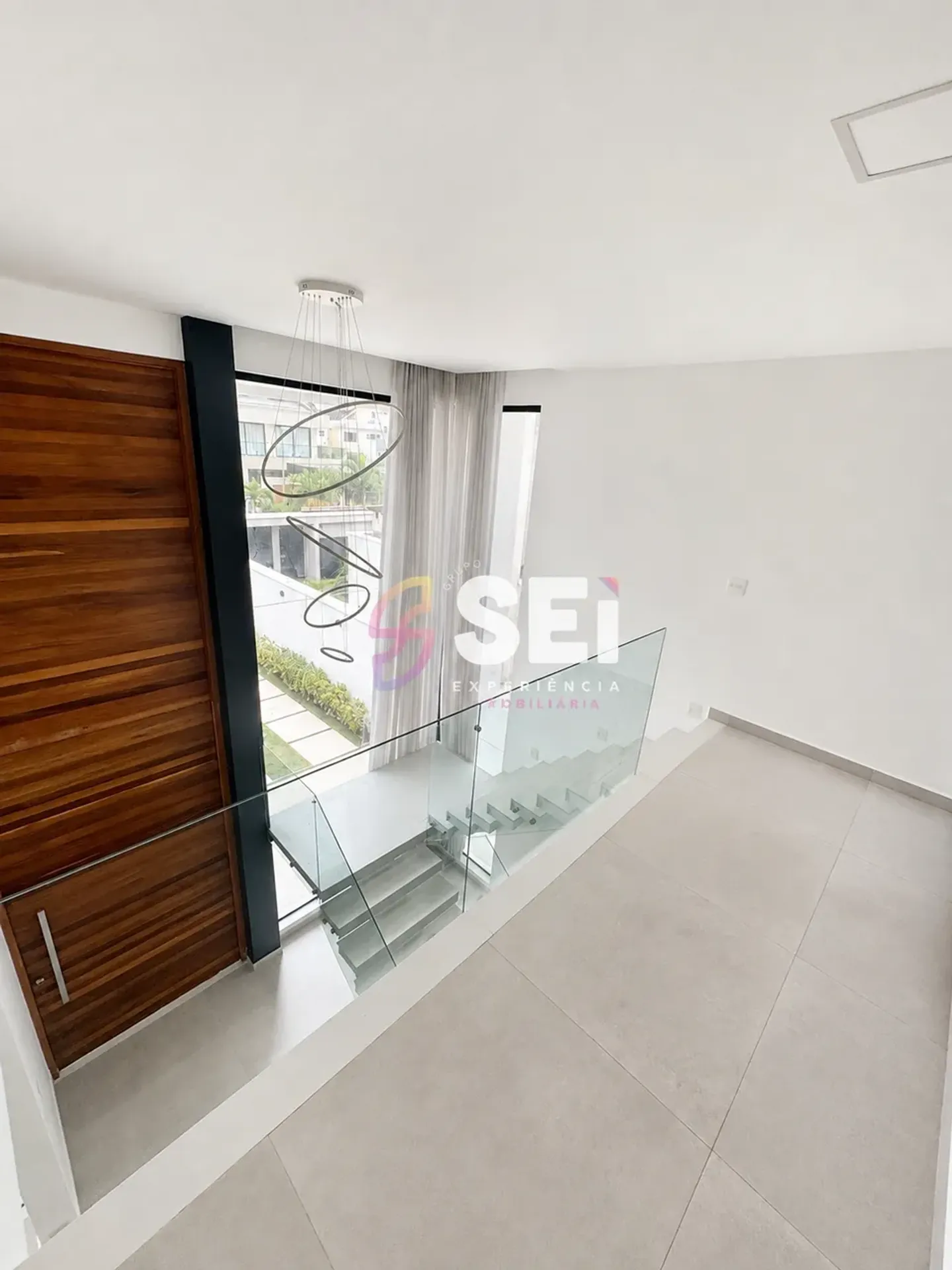 512 m² house with 5 bedrooms and open-plan kitchen — photo 8