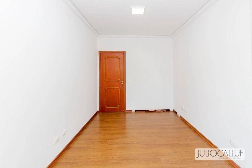 Застеклённый балкон и 3 спальни: квартира 151 м² — photo 24