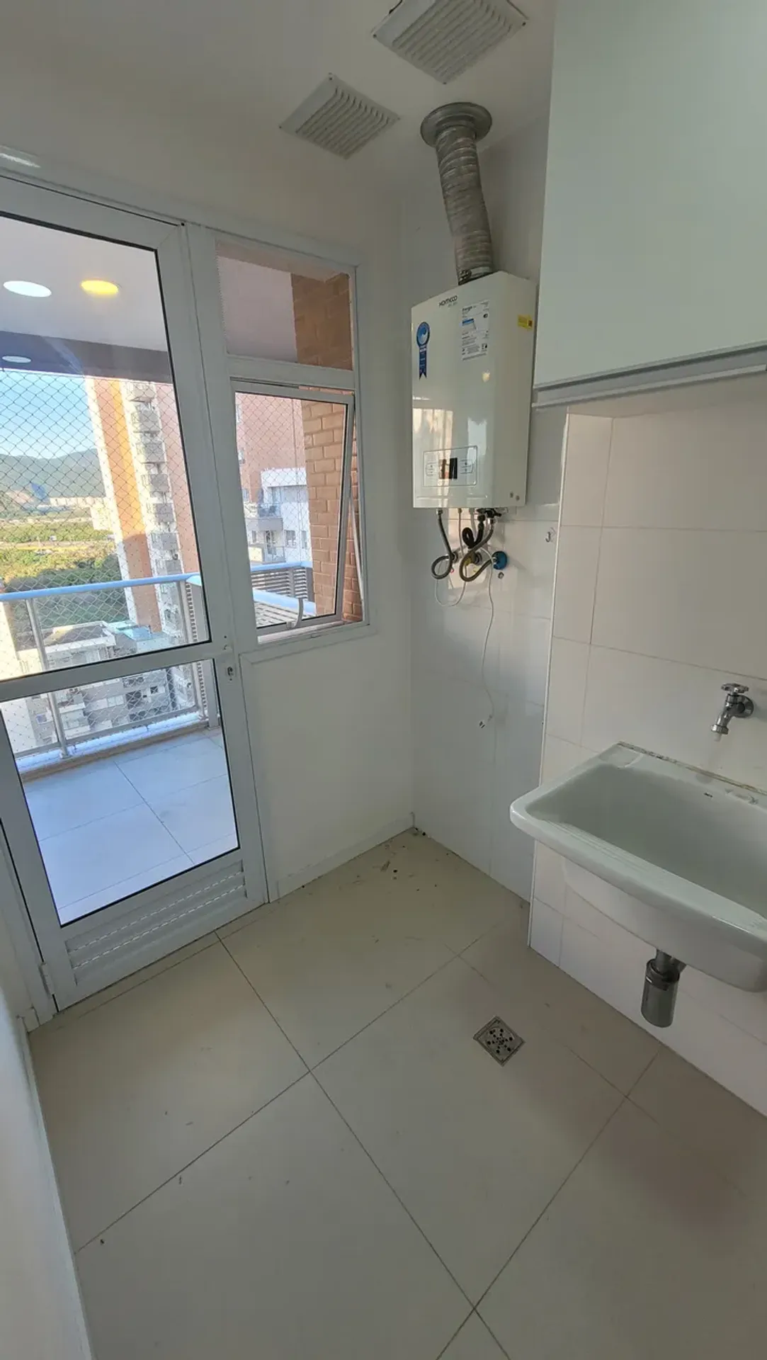 82 m² apartment with a home office and a mountain view — photo 21