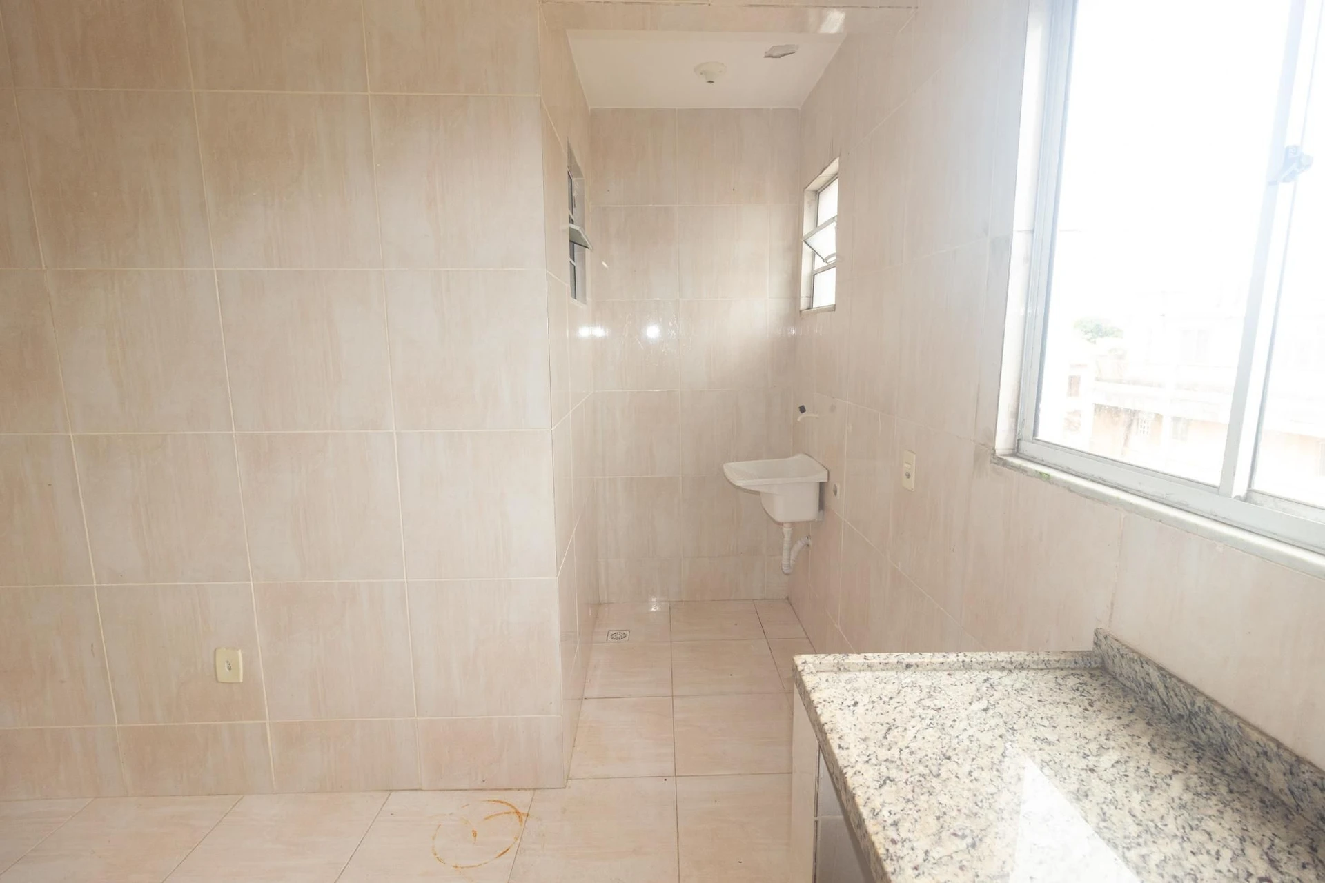 Unfurnished 2-bedroom apartment with 1 bathroom and pets — photo 15