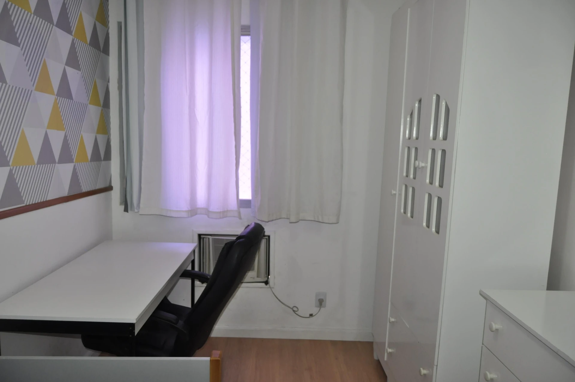 Furnished 2-bedroom apartment with a real workspace desk — photo 25