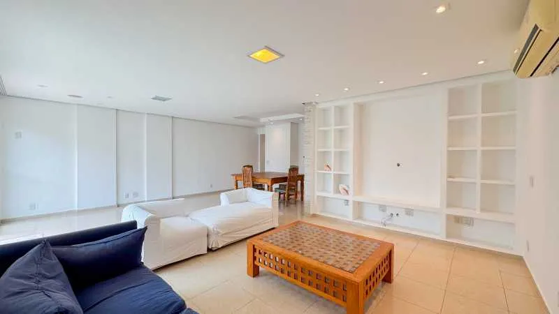 Furnished apartment, 300 m², with a glass-enclosed balcony — photo 14