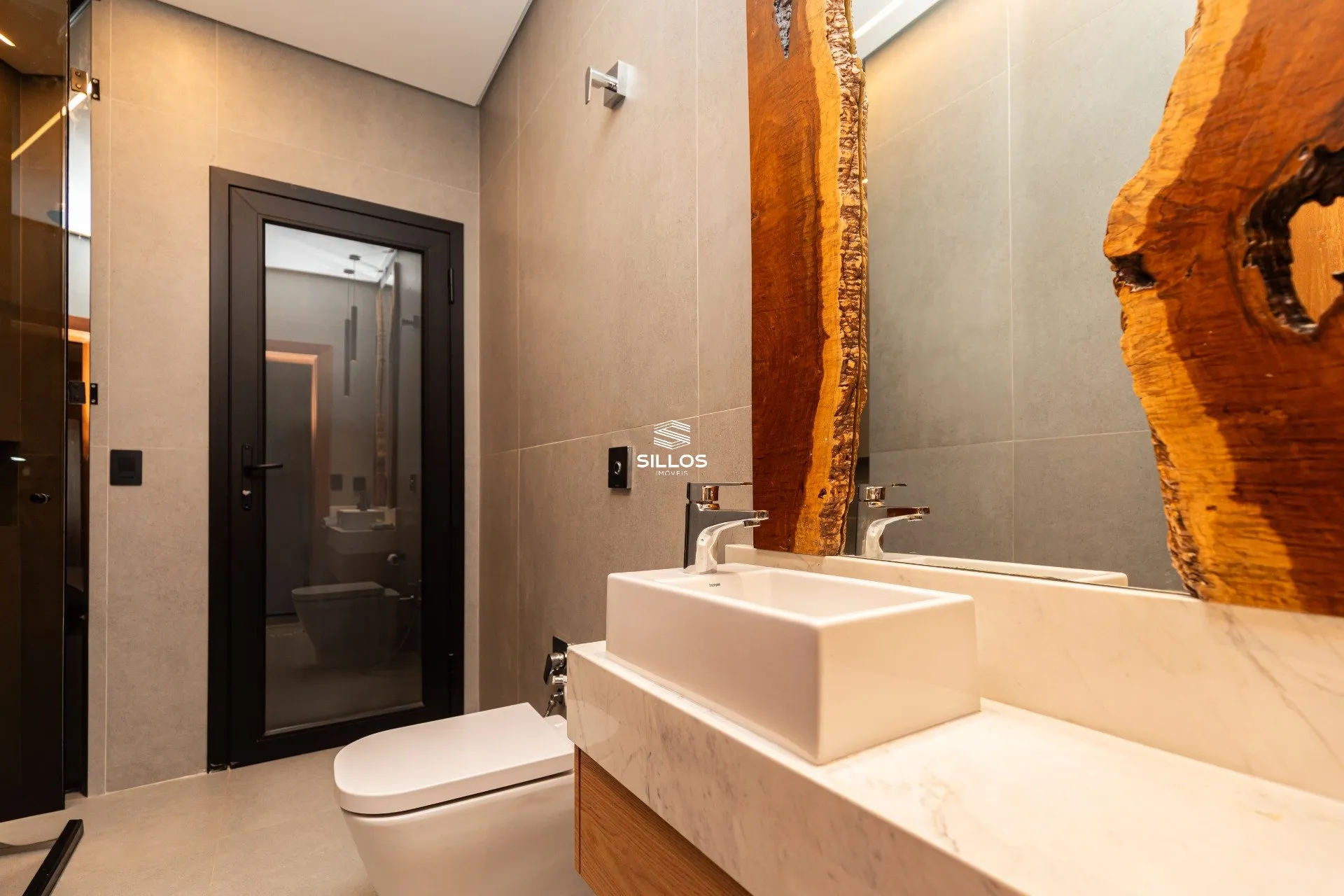 Condominium house with 5 bedrooms and 4 en-suites with balcony — photo 10