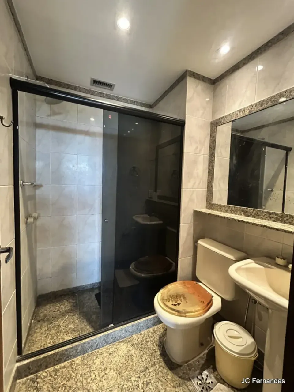 2-bedroom, 2-bath apartment with water and city view — photo 16