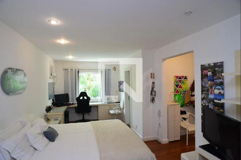 House in a gated community with 5 bedrooms and mountain view — photo 50