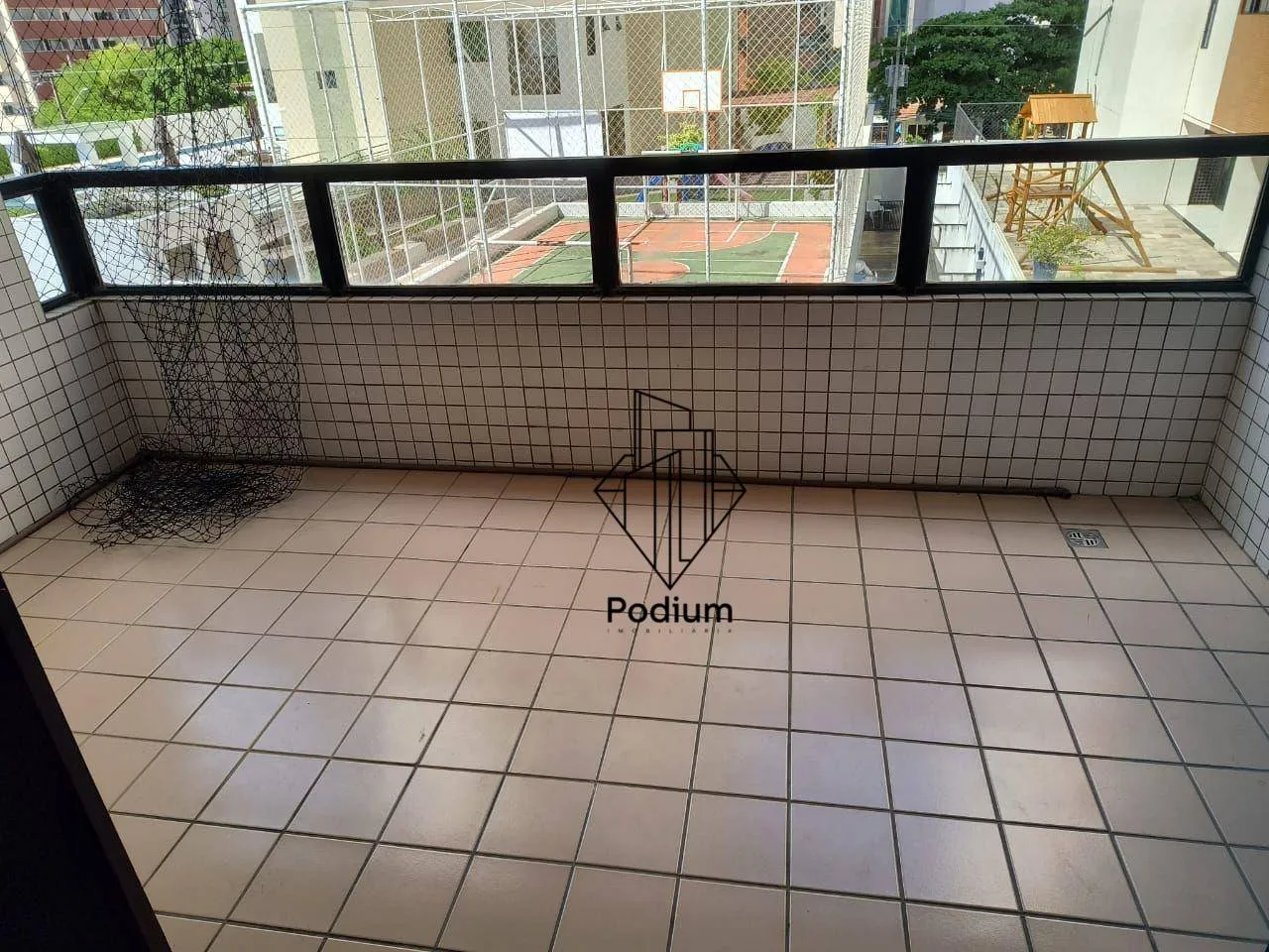 148 m² apartment with 4 bedrooms and a balcony — photo 8