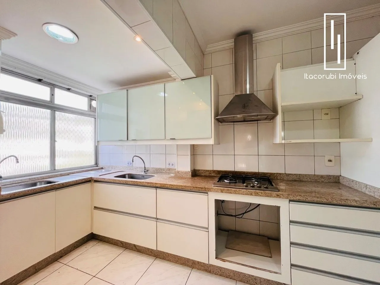 Departamento con balcón cerrado con vidrio en Florianópolis — photo 7