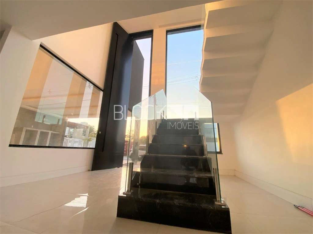 335 m² unfurnished house with 3 en-suite bedrooms — photo 15