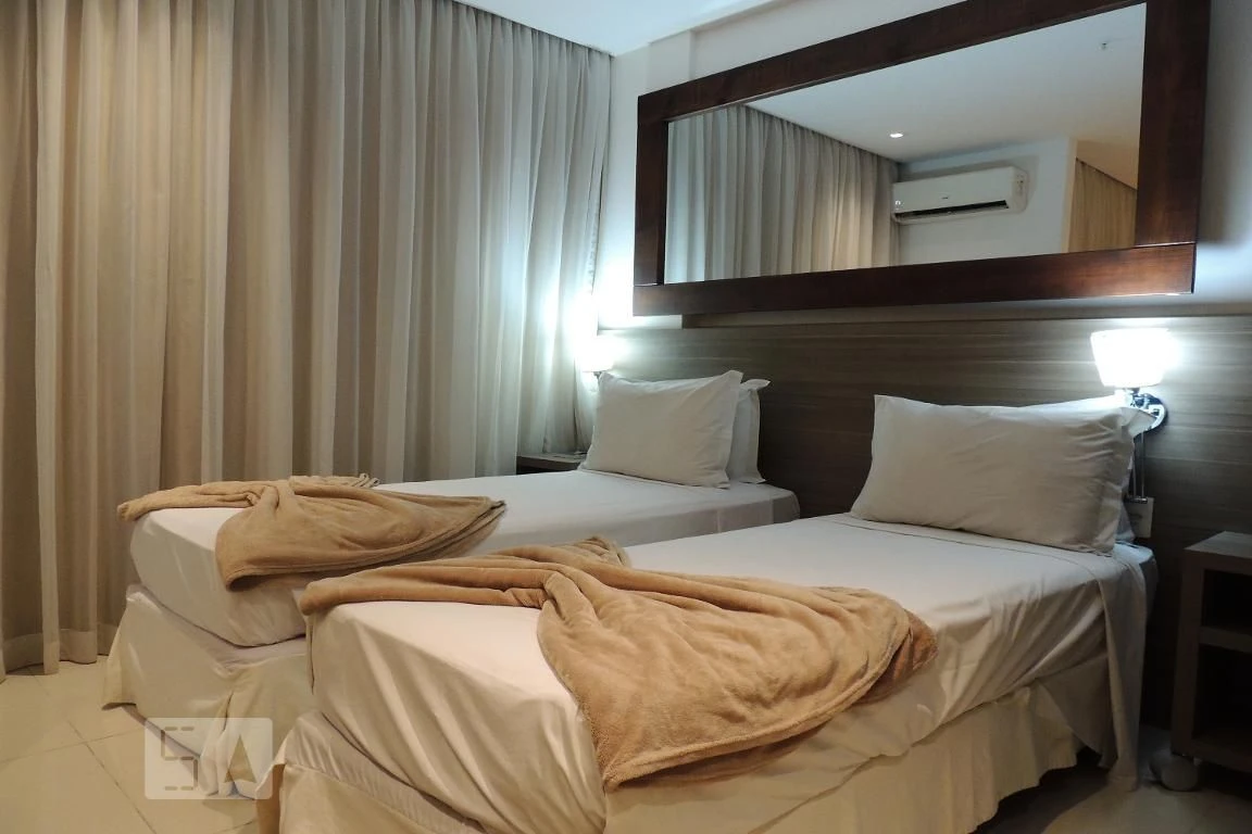 One-bedroom apartment in a building with a gym — photo 11