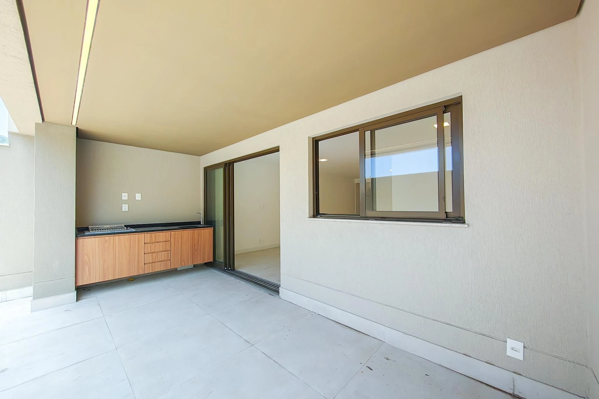 Apartment, 143 m², with a grill on the balcony