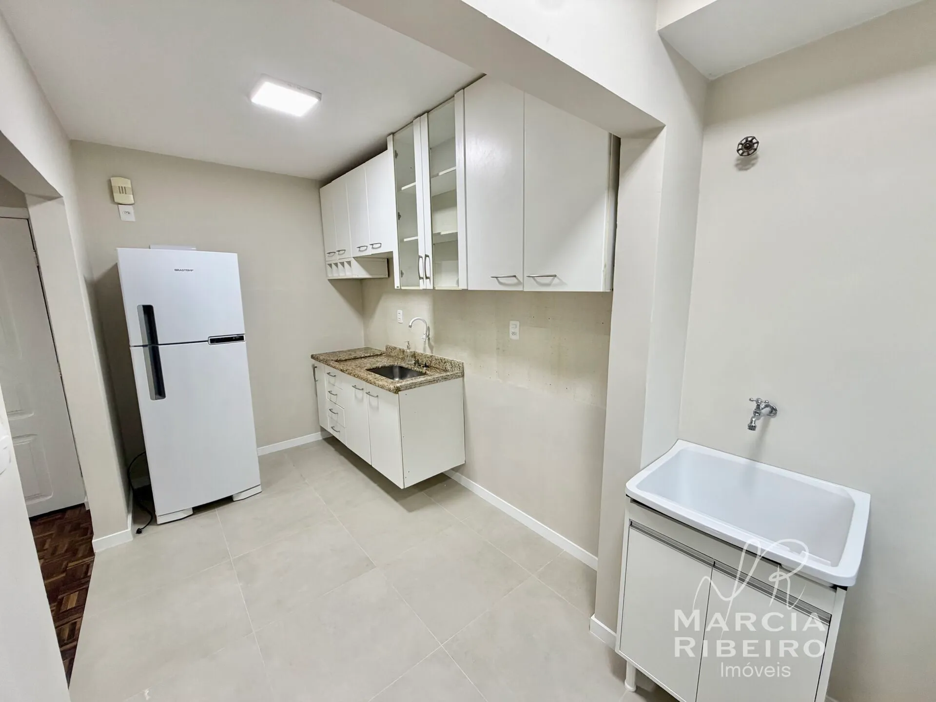Departamento con piso de madera o laminado en Florianópolis — photo 8