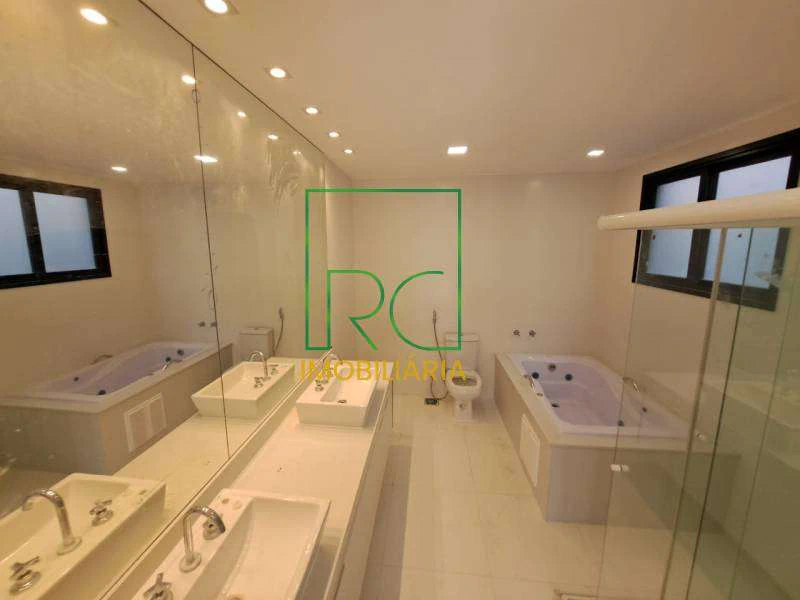 Furnished gated house with 5 en-suite bedrooms and 470 m² — photo 5
