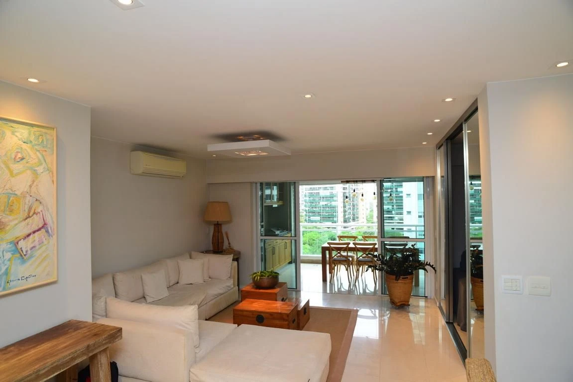 3-bedroom apartment with a glass-enclosed balcony — photo 7