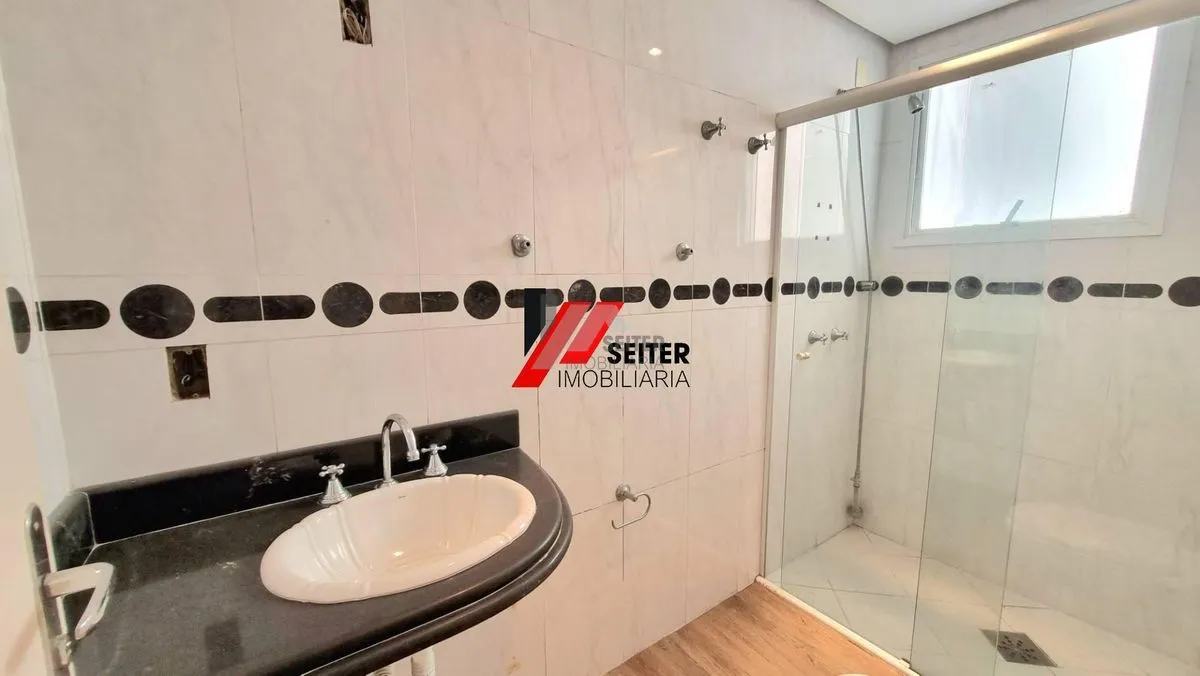 255 m² apartment with a private pool and a bathtub — photo 38