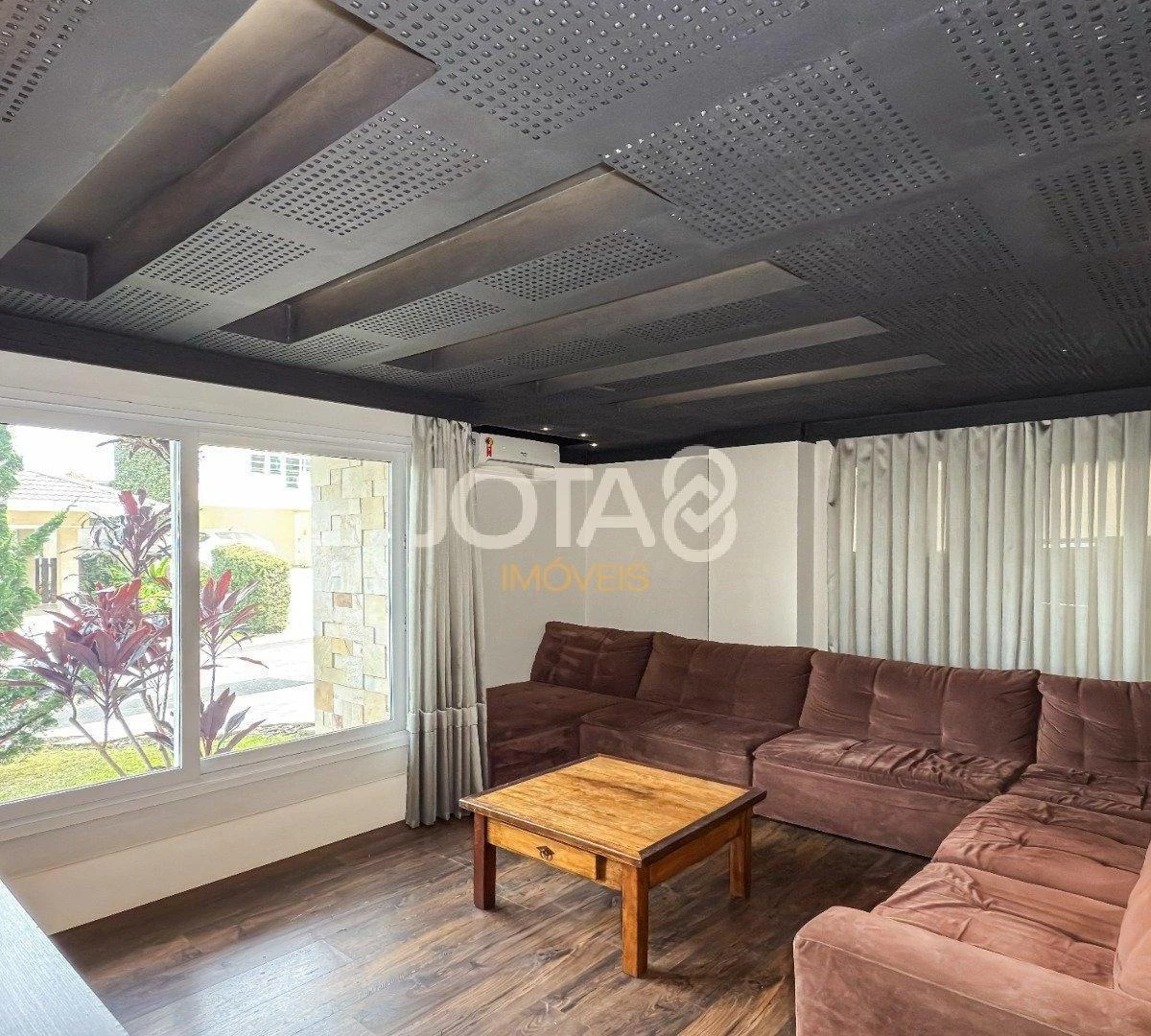 4-bedroom house with floor-to-ceiling windows — photo 5