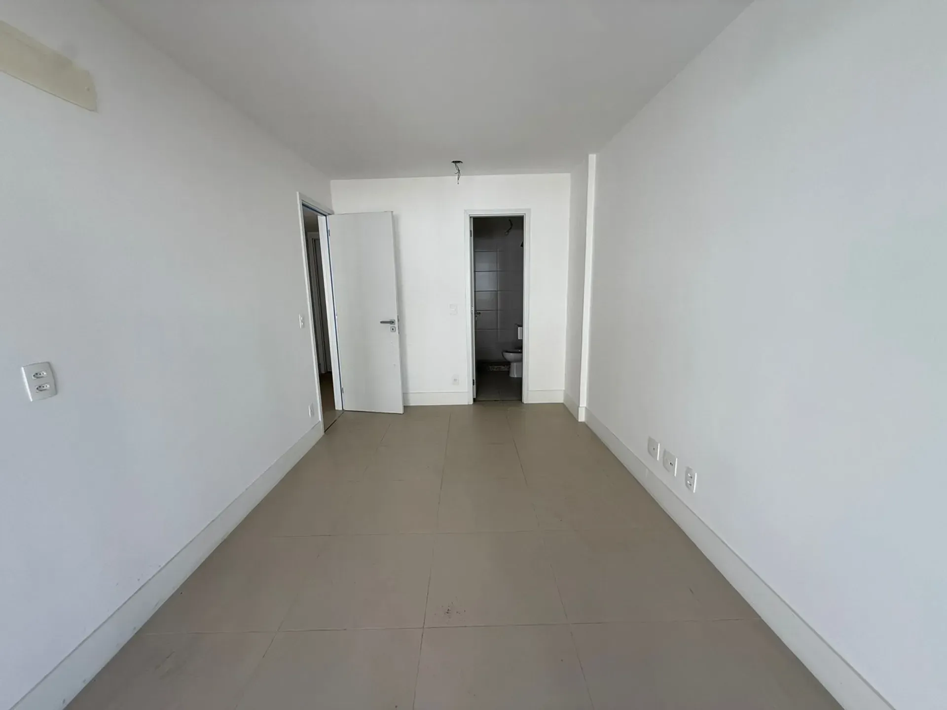 Apartment with balcony, 3 bedrooms and 2 parking spots — photo 15