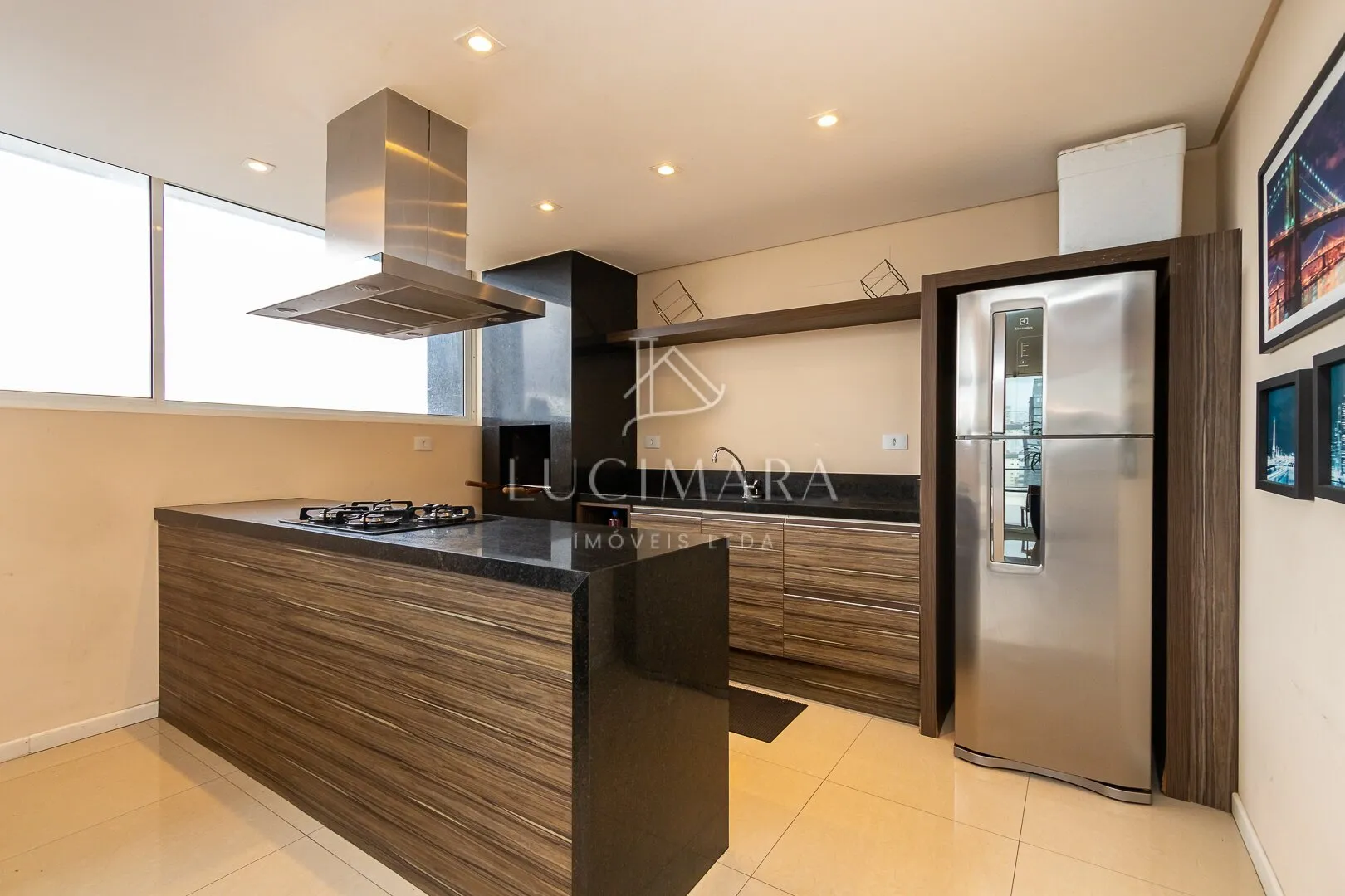 Furnished 1-bedroom apartment with open-plan kitchen — photo 34