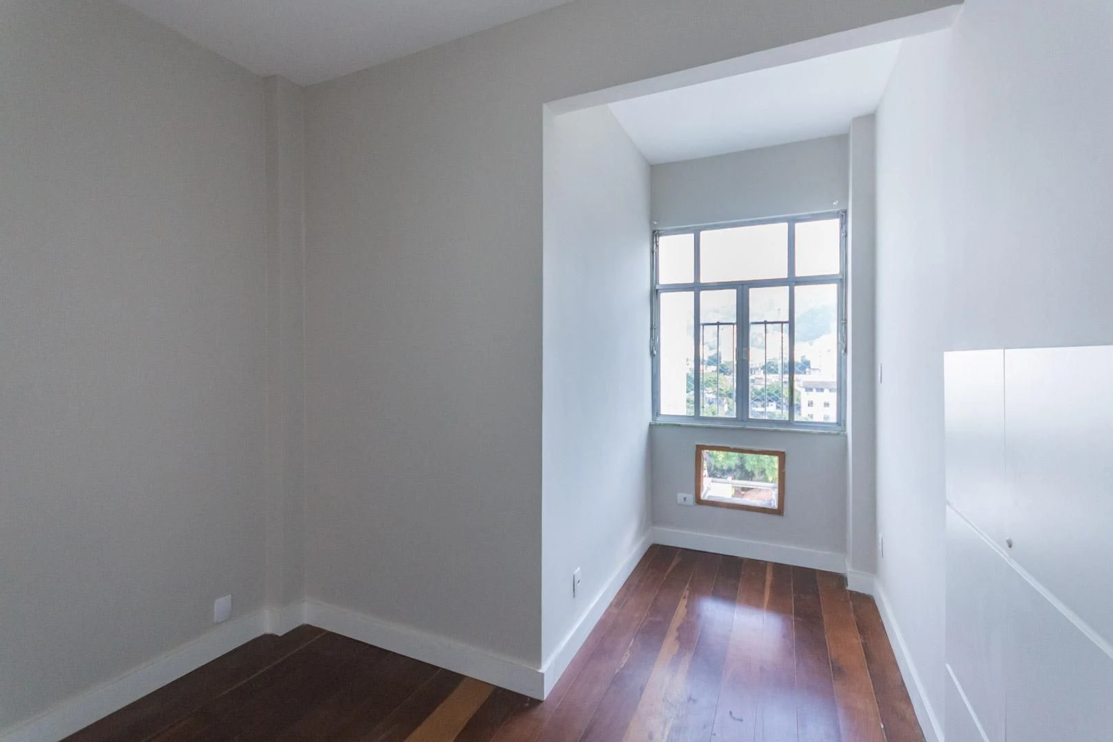 Wood or laminate floors in a 2-bedroom apartment, 64 m² — photo 13