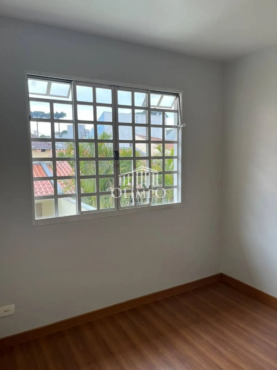 3-bedroom house with a walk-in closet in Curitiba — photo 19